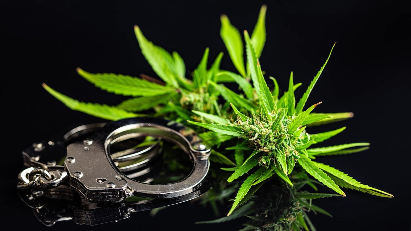 Die Staatsanwaltschaft Koblenz hat Anklage gegen zehn mutmaßliche Drogendealer erhoben.
