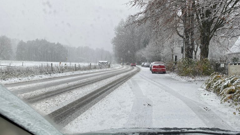 Schneefall und glatte Straßen im Westerwald