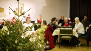 Heiligabend nicht allein. Senioren verbringen die Weihnachtsage gemeinsam. Aktionen in der Region Koblenz.