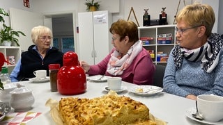 Omas beim Kaffeetrinken, Kuchen, Kaffee, Plausch, Gesellig, Beisammensitzen, Oma, Ahrtal