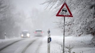 Verschneite und glatte Straßen werden am Mittwoch im Westerwald, der Eifel und im Hunsrück erwartet.