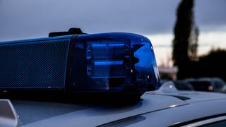 Blaulicht: Ein Einsatzfahrzeug der Polizei