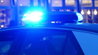Polizei Streife nachts - in Ulmen in der Eifel wurde eine Tankstelle überfallen