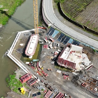 Baustelle einer Ahrbrücke der Ahrtalbahn bei Marienthal. Auf ihr sollen die Gleise und der Radweg verlaufen.