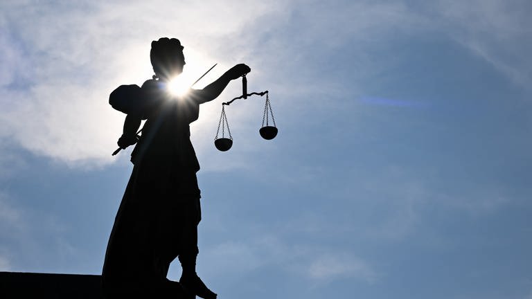 Justitia-Statue: Urteil im Spionage-Prozess gefallen