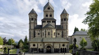 Die Benediktinerabtei Maria Laach in der Eifel ist ein wichtige Baudenkmal aus dem Hochmittelalter. Jetzt wurden dort die beiden Orgeln modernisiert und offiziel eingeweiht. 
