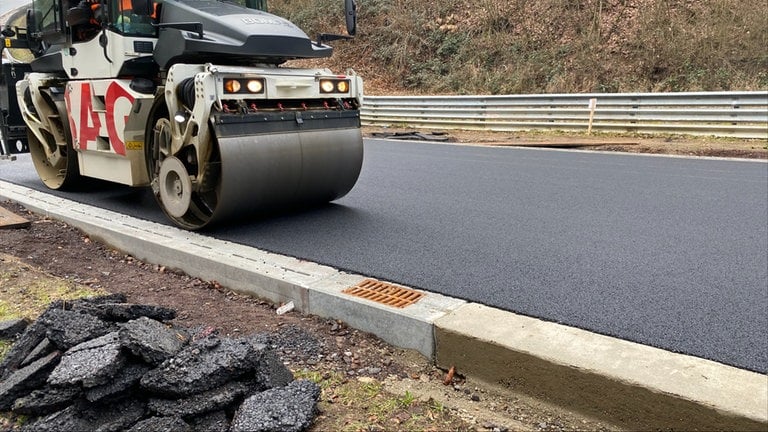 Letzte Bauarbeiten vor Saisonstart am Nürburgring SWR Aktuell