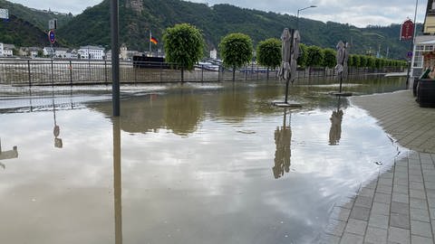 Hochwasser am Mittelrhein: In Sankt Goar steigt der Rhein aus seinem Flussbett.