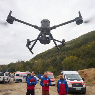 Drohnen fliegen im Ahrtal - für besseren Katastrophenschutz nach der Flut.
