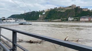 Das Hochwasser am Rhein bei Koblenz geht langsam zurück. 