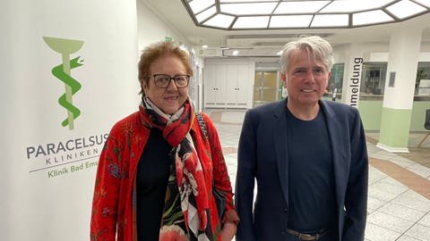 Gisela Bertram (SPD), erste Beigeordnete des Rhein-Lahn-Kreises, und Thomas Reisinger, Chefarzt der Paracelsus-Klinik Bad Ems, wollen das Krankenhaus als gemeinnützige GmbH weiter führen.