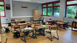 Dieser Klassenraum im Ersatzschulgebäude in Hachenburg ist schon eingerichtet.