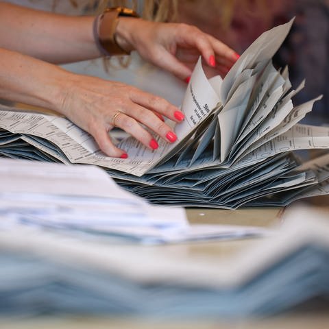 Am Tag nach den Europa- und Kommunalwahlen in RLP werden weiter Stimmen ausgezählt.