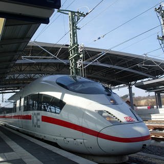 Sujetbild: Ein ICE-Zug im Bahnhof Montabaur. Von Mitte Juli bis Mitte August fallen die Züge auf der ICE-Schnellstrecke zwischen Köln und Frankfurt aus. 