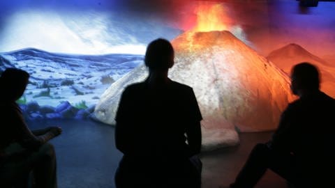 Ein Vulkan-Modell, das den Ausbruch der Eifel-Vulkane simuliert, ist das Herzstück des Vulkan-Museums Lava-Dome in Mendig.