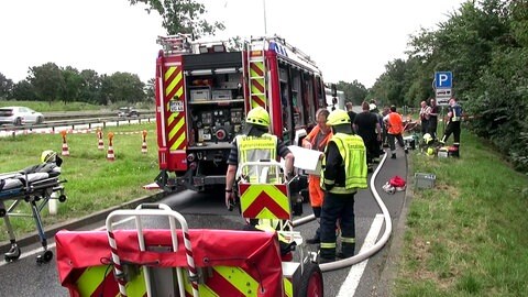 Säure ausgelaufen: Parkplatz auf A61 bei Kruft gesperrt