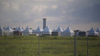 Zeltstadt in der Eifel auf dem Flugplatz Mendig, wo das jährliche Treffen der Ahmadiyya Gemeinde stattfindet