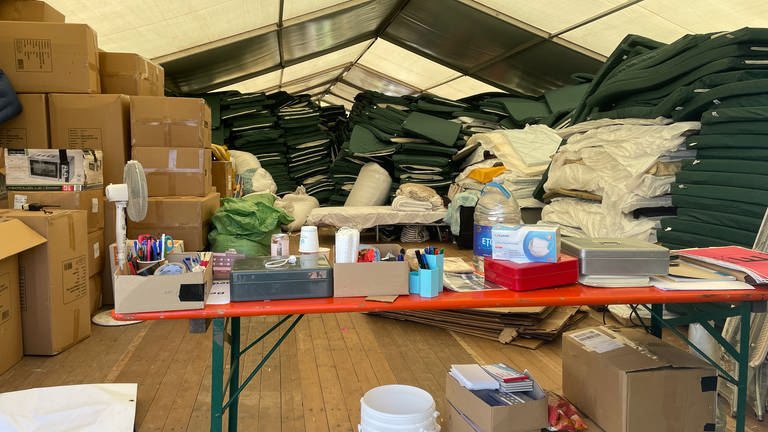 Matratzenlager beim Treffen der Ahmadiyya Gemeinde auf dem Flugplatz in Mendig