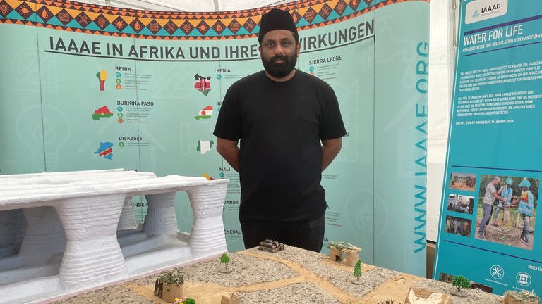 Ausstellung beim Treffen der Ahmadiyya Gemeinde auf dem Flugplatz in Mendig