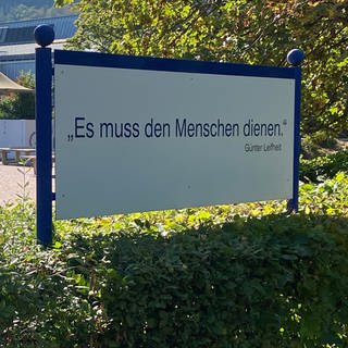 Schild vor Gebäude des Leifheit Campus in Nassau