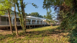 Ein neues Hospiz im Landkreis Neuwied, ein Haus mit grüner Umgebung in der Natur 