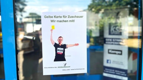 Poster mit Informationen zum Projekt gelbe Karte für Zuschauer