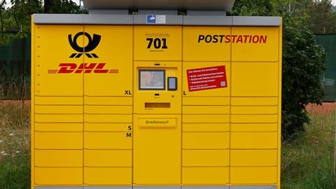 Ein Automat der Post: Solche Automaten sollen Lücken durch fehlende Postfilialen schließen helfen