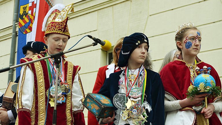 Bei ihren Auftritten sprechen Prinz Noel, Prinzessin Lina und ihr Gefolge (im Bild ist Schatzmeister Robin zu sehen) über die Kinderrechte. Damit wollen sie mehr Aufmerksamkeit für dieses wichtige Thema schaffen.