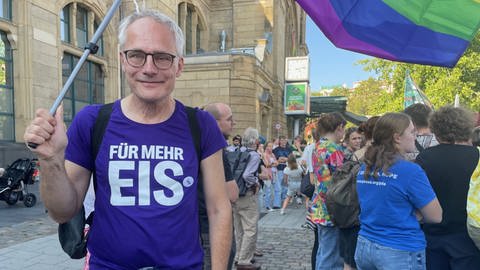 Mehr als 400 Menschen kamen zu der Kundgebung von Fridays for Future vor dem Koblenzer Hauptbahnhof.