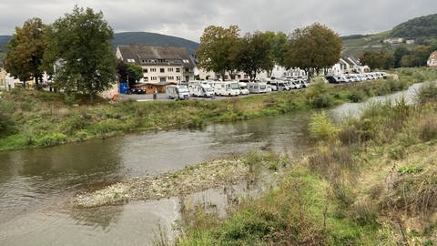 Im Flussbett soll die Ahr mehr Raum bekommen, um sich ausdehnen zu können. Gleichzeitig soll der Hochwasserschutz verbessert werden.