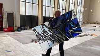 Besonders bemalte Fenster werden aus Kirche in Ahrbrück ausgebaut.