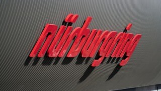 Der rote Schriftzug "Nürburgring"