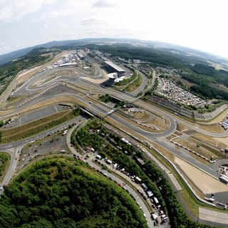 Die Luftaufnahme aus dem Jahr 2007 zeigt die Grand-Prix-Strecke auf dem Nürburgring. 