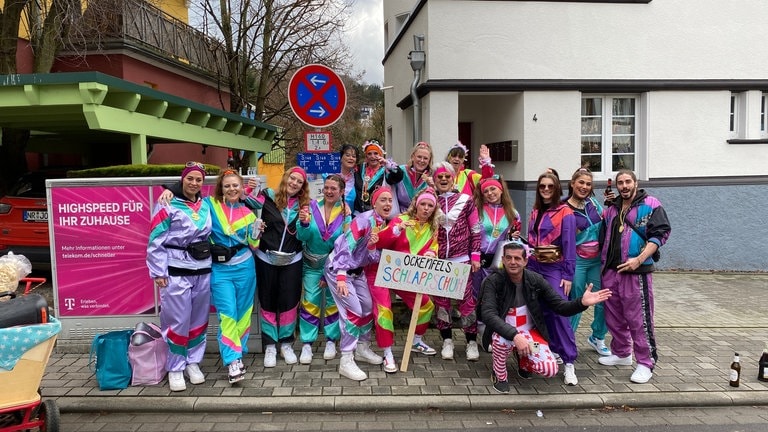 Rosenmontag 2024 in Linz am Rhein: Diese Gruppe ist aus Ockenfels in die Stadt am Rhein gekommen. 