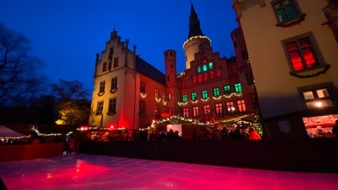 Schlittschuhbahn auf dem Weihnachtsmarkt Schloss Arenfels 2024