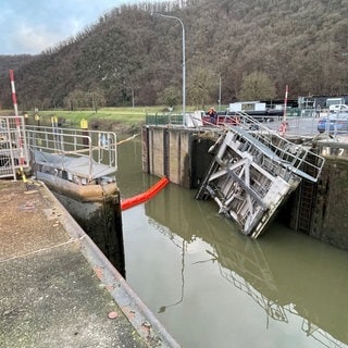 Schiffsunfall: Schleusentor beschädigt, Mosel bleibt wohl monatelang gesperrt