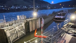 Schiffsunfall: Schleusentor beschädigt, Mosel bleibt wohl monatelang gesperrt