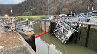 Schiffsunfall: Schleusentor beschädigt, Mosel bleibt wohl monatelang gesperrt