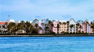 Eine Uferpromenade in Nassau auf den Bahamas: Die Stadt Nassau an der Lahn will ihre Bürger fragen, ob sie eine Städtepartnerschaft wollen und dabei mitmachen. 