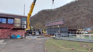 Reparatur-Arbeiten an der Moselschleuse Müden bei Treis-Karden