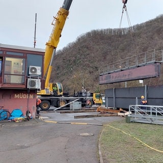 Reparatur-Arbeiten an der Moselschleuse Müden bei Treis-Karden