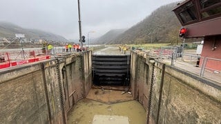 Schleusenkammer in Müden ist trockengelegt. Vorbereitungen für die Reparatur laufen