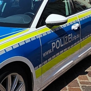 Polizeiauto: Die Polizei in Montabaur sucht nach einem vermissten Mann aus Bad Ems