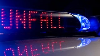 Unfall-Aufschrift auf Polizeiauto