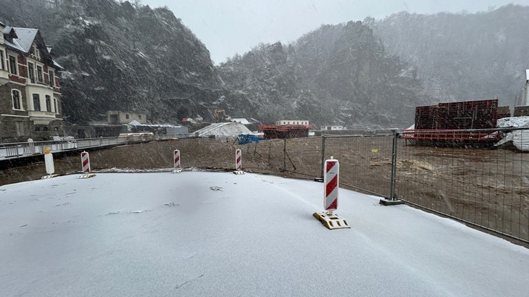 Hochwasser an der Ahr - der Pegel in Altenahr steigt