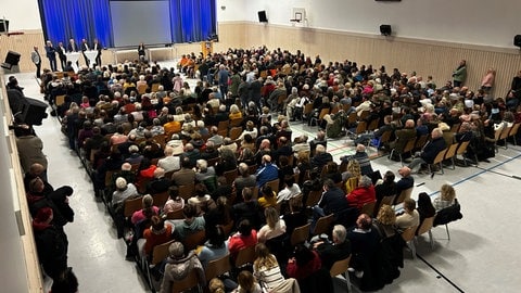 Die Barmherzigen Brüder in Saffig (Kreis Mayen-Koblenz) wollen eine Wohngruppe für Patienten der Klinik Nette-Gut schaffen. Im Ort regt sich dagegen Widerstand. Bei einer Infoveranstaltung am Dienstagabend wurde hitzig diskutiert. 