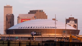 Dach und Fassade des Caesars superdome Stadions in New Orleans: Hier findet am 9. Februar der Superbowl statt, das größte Sportevent der Welt. Die Firma Kalzip aus Koblenz hat das Aluminium geliefert, mit dem die Fassade verkleidet worden ist. 