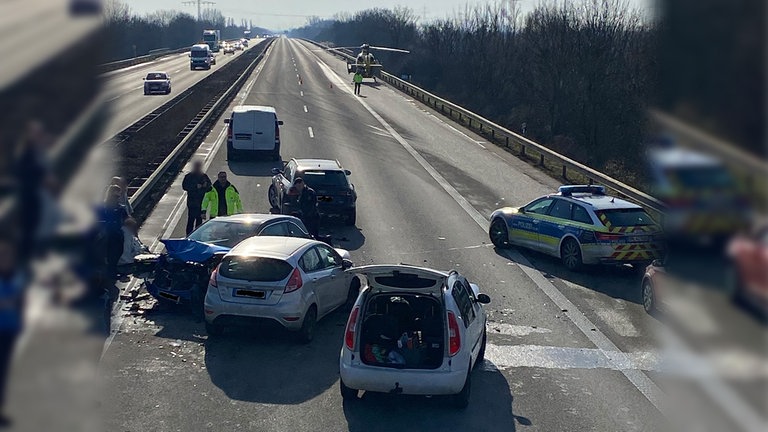 Bei Lambsheim: Auf A61 Krachen Sechs Autos Ineinander - SWR Aktuell