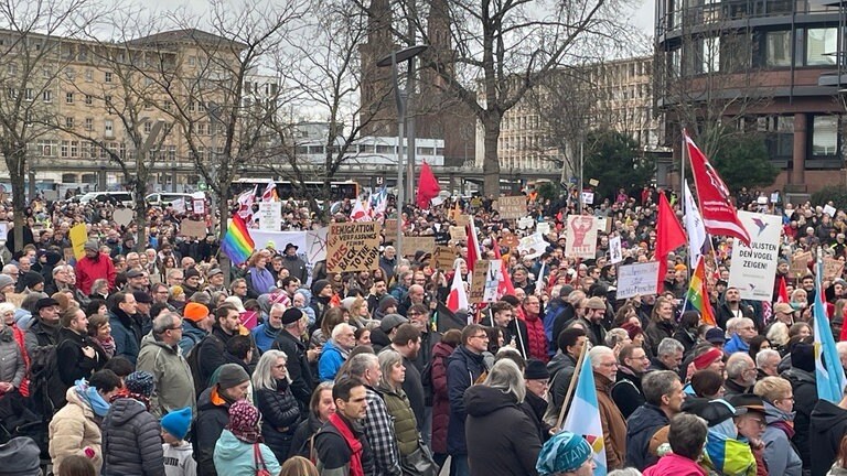 In Ganz RLP Demos Gegen Rechtsextremismus Und Für Toleranz - SWR Aktuell