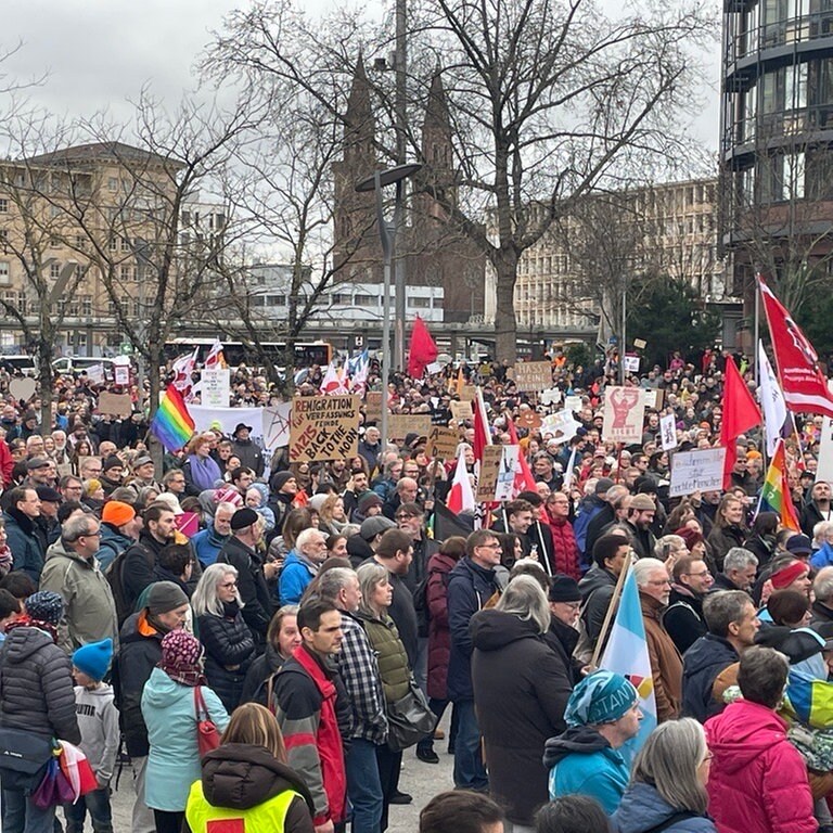 In Ganz RLP Demos Gegen Rechtsextremismus Und Für Toleranz - SWR Aktuell